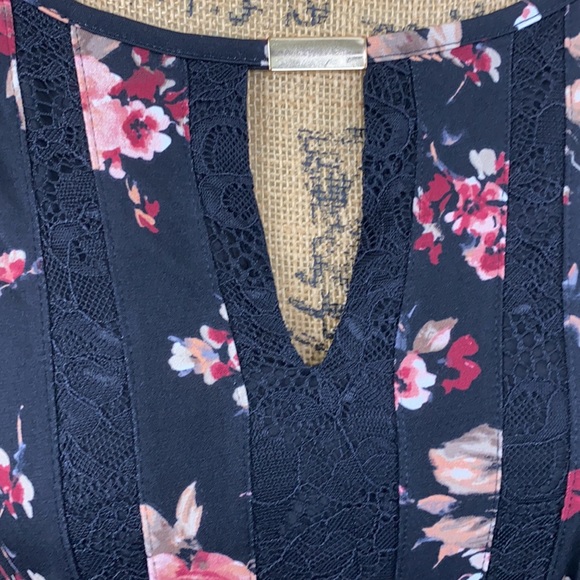 White House Black Market Floral & Lace Eyelash Blouse - Picture 4 of 14